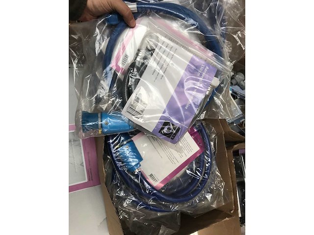 Partij installatie materiaal ter waarde van 30.000 eur. 7 pallets. - afbeelding 35 van  57