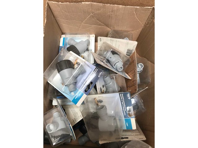 Partij installatie materiaal ter waarde van 30.000 eur. 7 pallets. - afbeelding 37 van  57