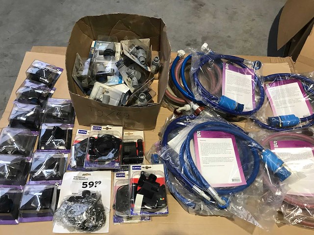 Partij installatie materiaal ter waarde van 30.000 eur. 7 pallets. - afbeelding 34 van  57