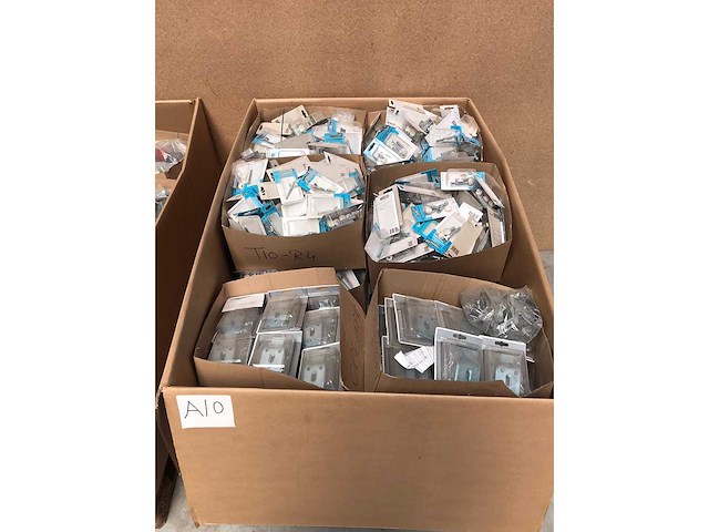 Partij installatie materiaal ter waarde van 30.000 eur. 7 pallets. - afbeelding 53 van  57