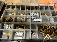 Partij installatie onderdelen - afbeelding 1 van  10