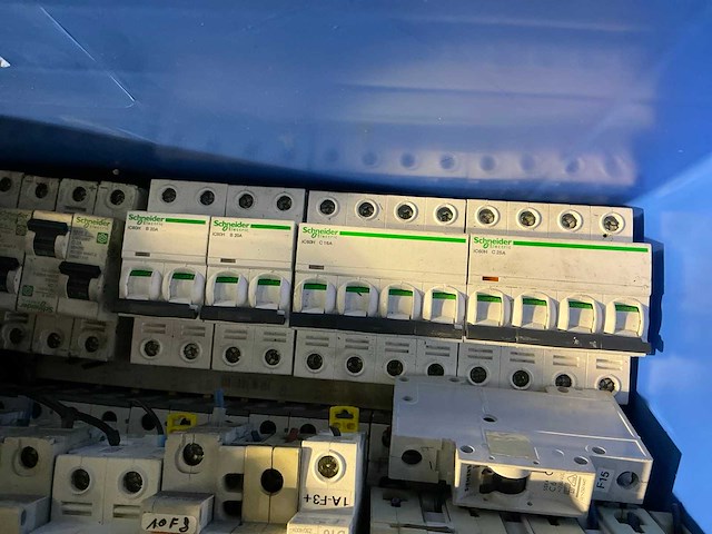 Partij installatieautomaten - afbeelding 3 van  7