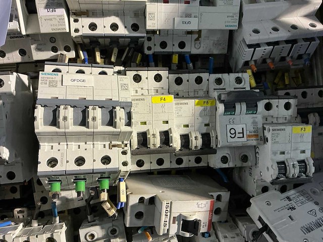 Partij installatieautomaten - afbeelding 5 van  7