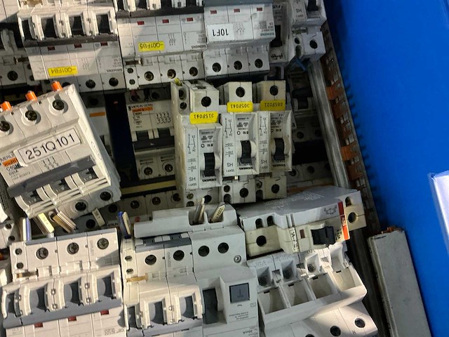 Partij installatieautomaten - afbeelding 7 van  7