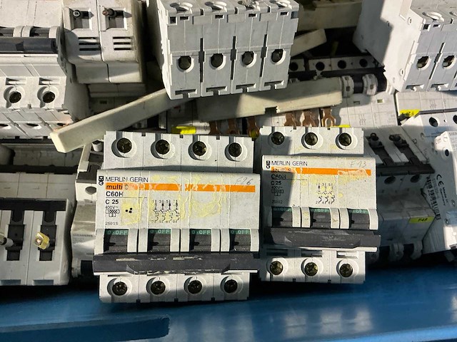 Partij installatieautomaten - afbeelding 7 van  9