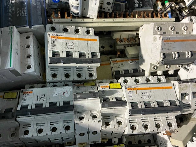 Partij installatieautomaten - afbeelding 8 van  9