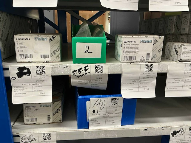 Partij installatiemateriaal bosch, vaillant, junkers, buderus - afbeelding 15 van  52