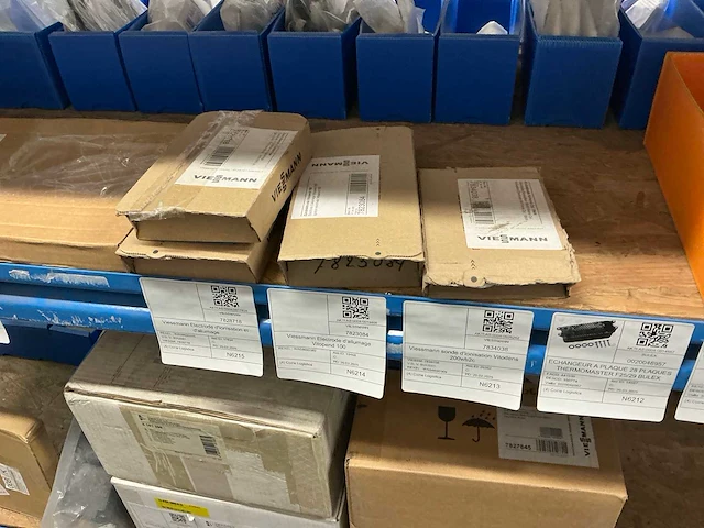 Partij installatiemateriaal bosch, vaillant, junkers, buderus - afbeelding 8 van  35