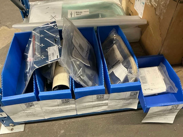 Partij installatiemateriaal bosch, vaillant, junkers, buderus - afbeelding 14 van  35