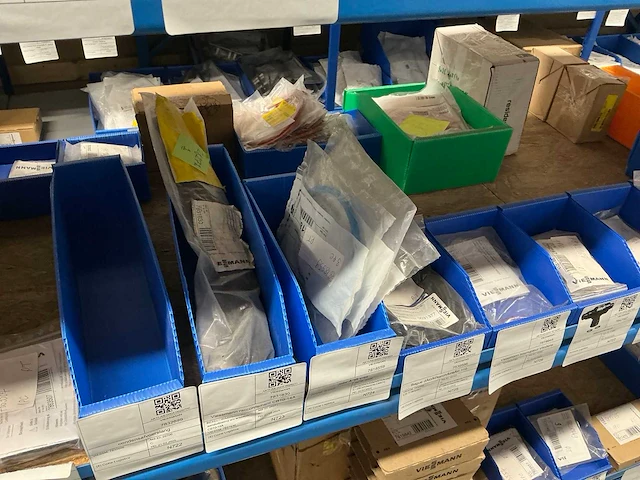 Partij installatiemateriaal bosch, vaillant, junkers, buderus - afbeelding 16 van  35