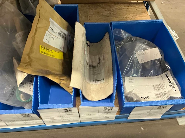 Partij installatiemateriaal bosch, vaillant, junkers, buderus - afbeelding 28 van  35