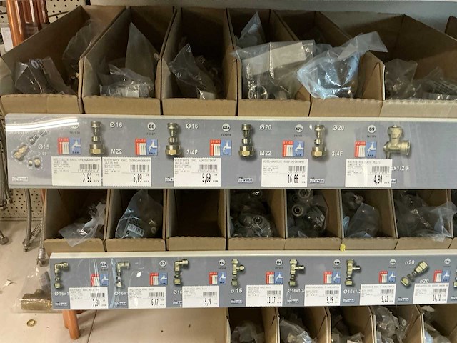 Partij installatiemateriaal sanitair/chauffage - afbeelding 2 van  30