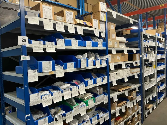 Partij installatiemateriaal viessmann, remeha, vaillant - afbeelding 1 van  49