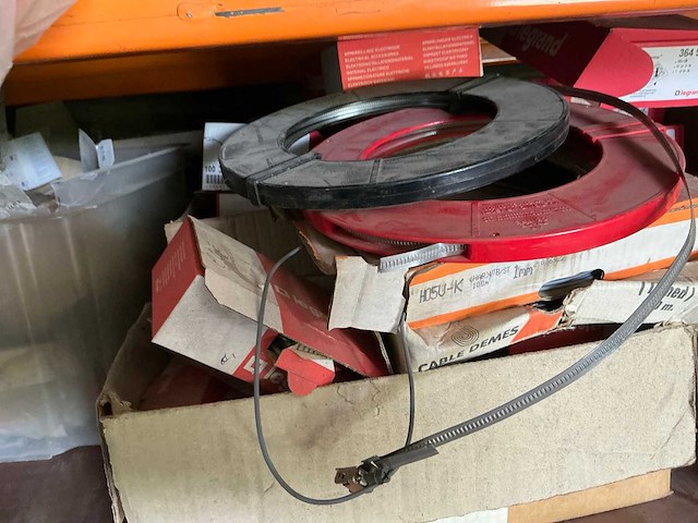 Partij installatiemateriaal - afbeelding 3 van  15