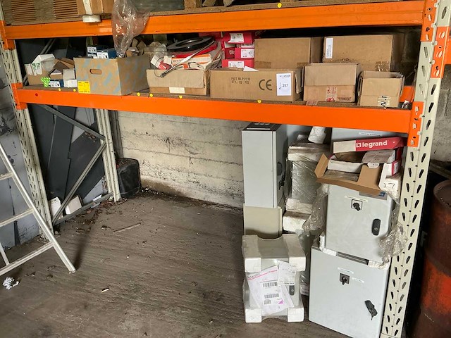 Partij installatiemateriaal - afbeelding 1 van  15
