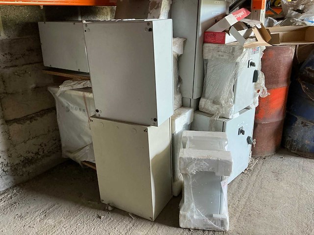 Partij installatiemateriaal - afbeelding 10 van  15