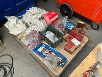 Partij installatiemateriaal - afbeelding 1 van  11