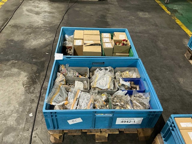 Partij installatiemateriaal - afbeelding 4 van  9