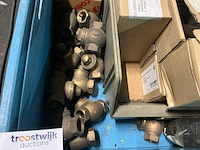 Partij installatiemateriaal - afbeelding 1 van  9