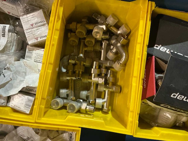 Partij installatiemateriaal - afbeelding 8 van  14