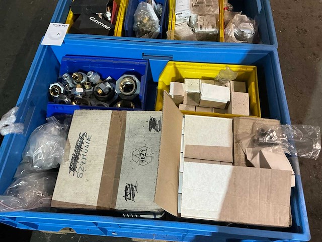 Partij installatiemateriaal - afbeelding 2 van  3