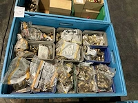 Partij installatiemateriaal - afbeelding 2 van  9