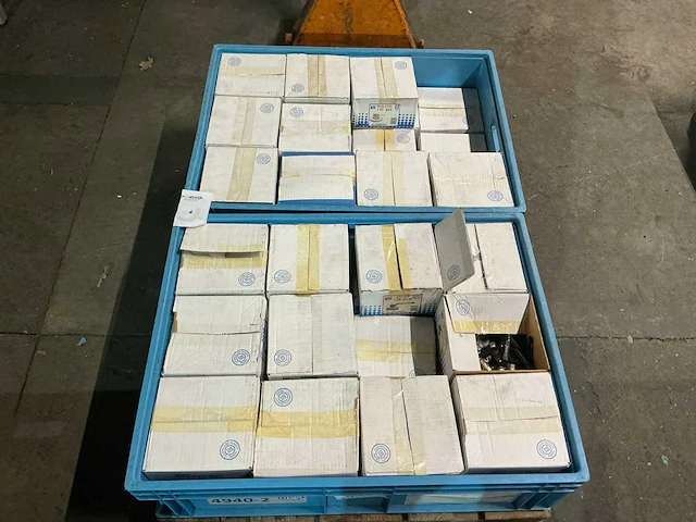 Partij installatiemateriaal - afbeelding 1 van  12