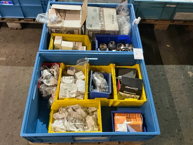 Partij installatiemateriaal - afbeelding 1 van  14