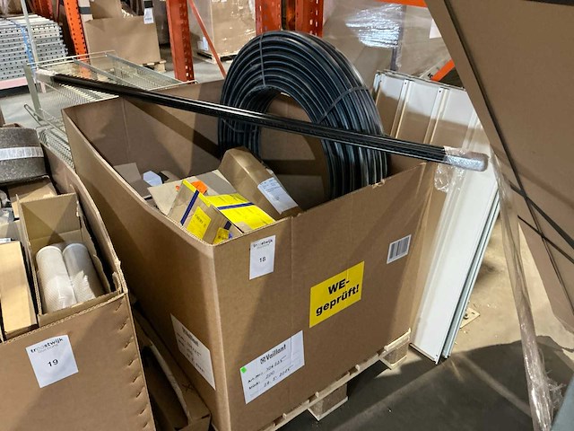 Partij installatiematerialen - afbeelding 1 van  8