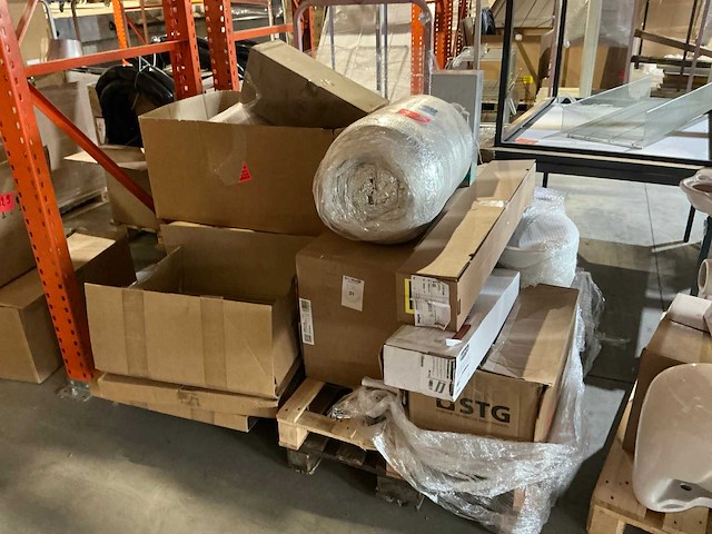 Partij installatiematerialen - afbeelding 1 van  11