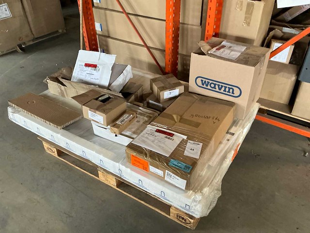 Partij installatiematerialen - afbeelding 1 van  7