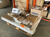 Partij installatiematerialen - afbeelding 1 van  7