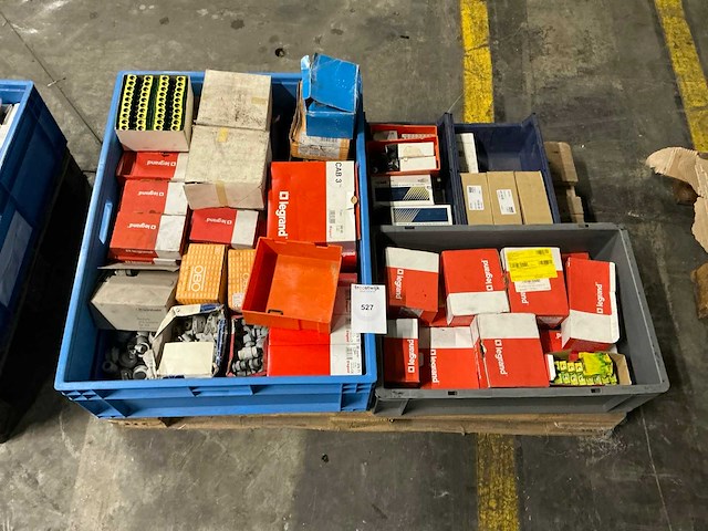 Partij installatiematerialen - afbeelding 1 van  11