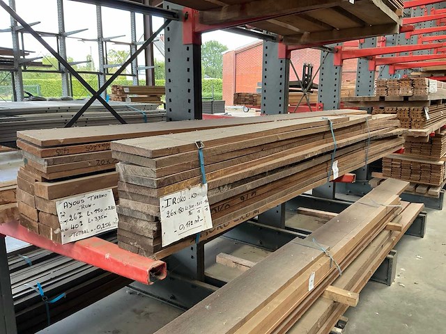 Partij iroko en thermowood ayous balken en planken - afbeelding 1 van  6