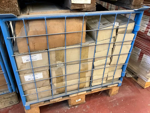 Partij isolatiepluggen en diverse bevestigingsmaterialen - afbeelding 9 van  11