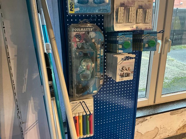 Partij jacuzzi/ zwembad accessoires en produkten - afbeelding 2 van  13