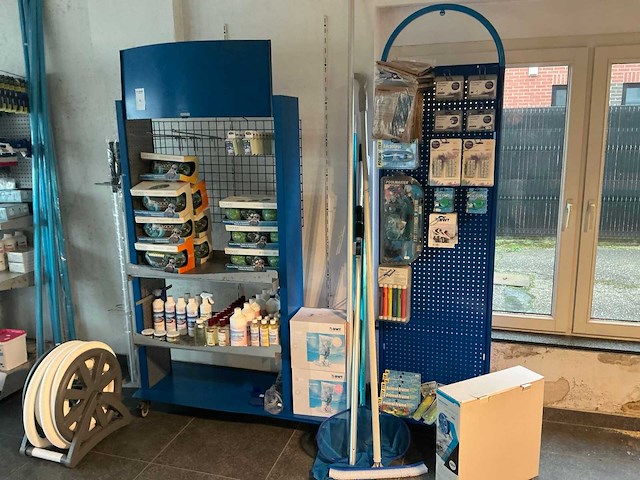 Partij jacuzzi/ zwembad accessoires en produkten - afbeelding 1 van  13