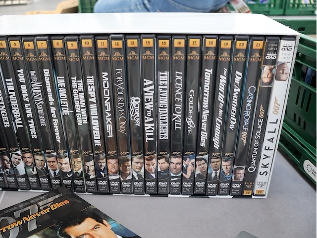 Partij james bond dvd's - afbeelding 6 van  6