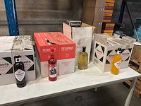 Partij jenever en gin - afbeelding 1 van  3