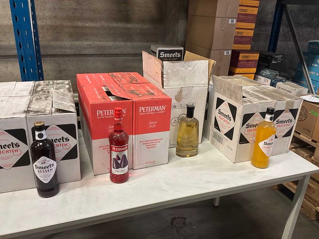 Partij jenever en gin - afbeelding 1 van  3