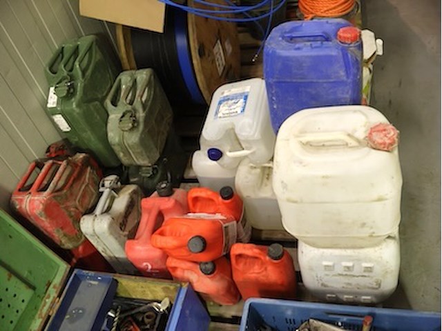 Partij jerrycan en bidon - afbeelding 1 van  7