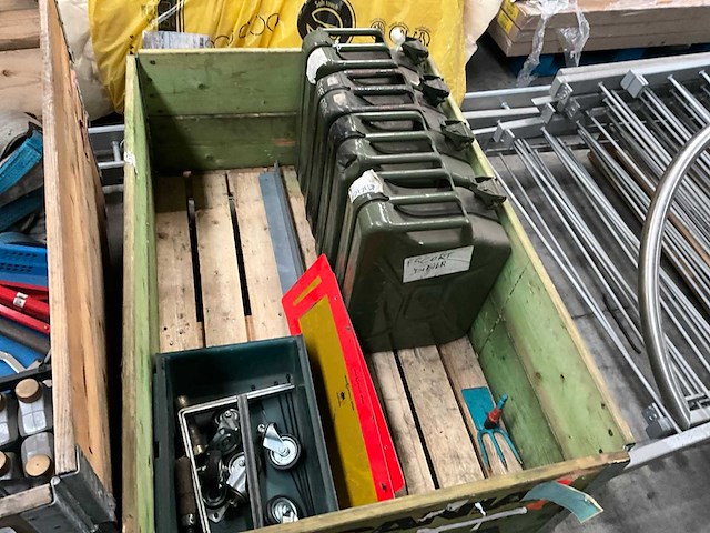 Partij jerrycans - afbeelding 2 van  3