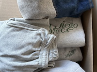 Partij joggings - afbeelding 1 van  9