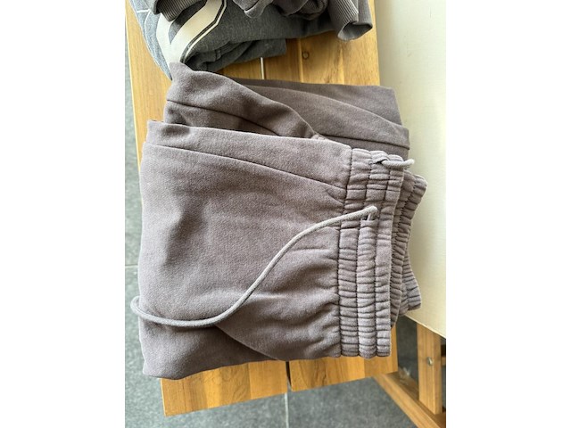 Partij joggings - afbeelding 9 van  9