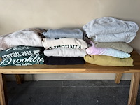 Partij joggings - afbeelding 1 van  13