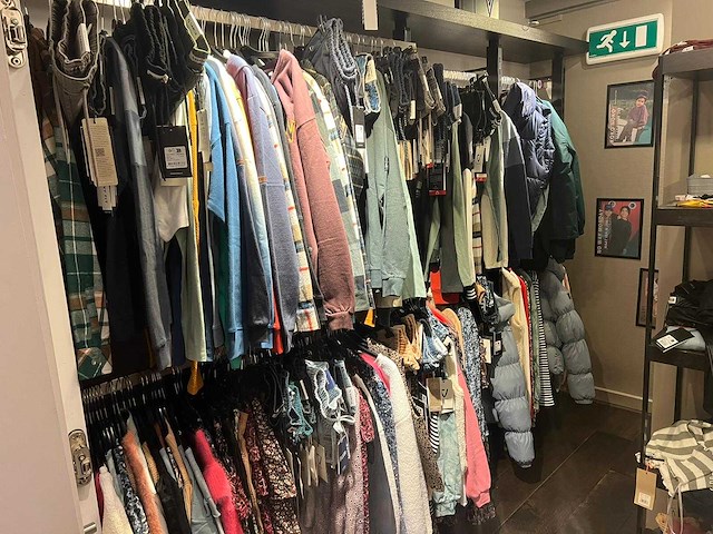Partij jongens en meisjes 0-12jaar kinderkleding (2600x) - afbeelding 44 van  53