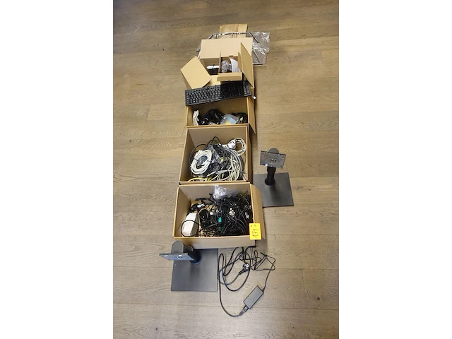 Partij kabel en toebehoren - afbeelding 1 van  7