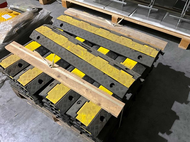 Partij kabelbeschermers - afbeelding 3 van  3