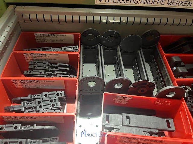 Partij kabelgeleidingen en installatietoebehoren - afbeelding 15 van  67