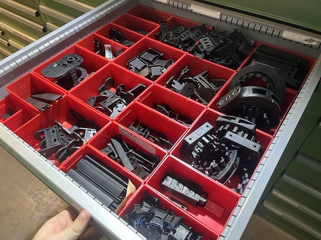 Partij kabelgeleidingen en installatietoebehoren - afbeelding 20 van  67